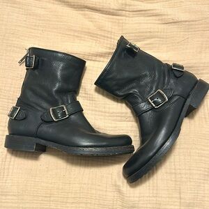 FRYE VERONICA SHORT Leather Buckle & Vert Zip Moto Boots Women's 8.5 Black 76603